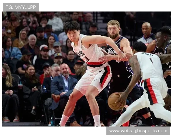 开拓者前场篮板16-10领先，内线得分占优