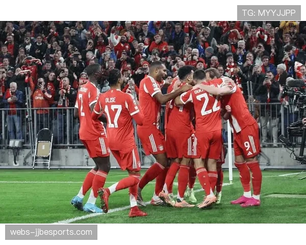 现场消息:安联球场顶棚因大雪部分关闭,拜仁对阵阿森纳比赛在雪中进行