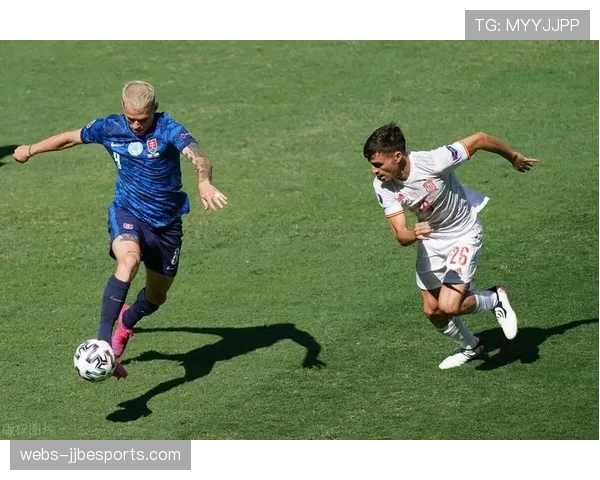 雨战影响传球精度,某场比赛半场传球成功率不足70% 雨战影响传球精度,某场比赛半场传球成功率不足70%